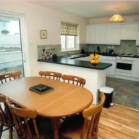 Castlecove Holiday Homes *